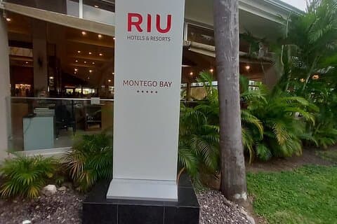Recogida/devolución en el aeropuerto a cualquier resort o Airbnb en Montego Bay