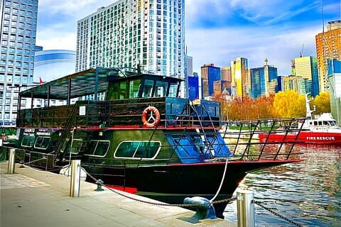 Venerdì notte Boat Bliss a Toronto