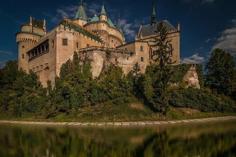 Privat dagstur til Bojnice Slot og Cicmany fra Bratislava