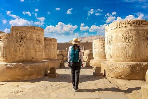 Tur till Medinet Habu, Valley of Nobles, Deir el Madina med lunch
