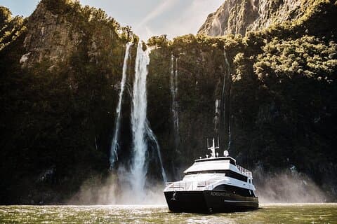 Juvelen i Milford Lyxtur från Queenstown