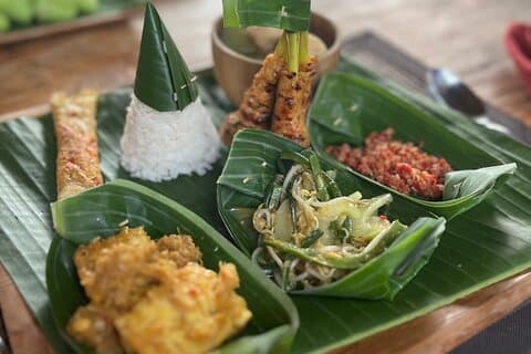 Create Traditional Balinese Dishes and Sightseeing in Ubud