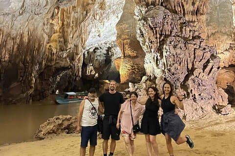 Privat 1-dages tur: Hoteller i nærheden af Phong Nha & Paradise Cave from Dong Hoi