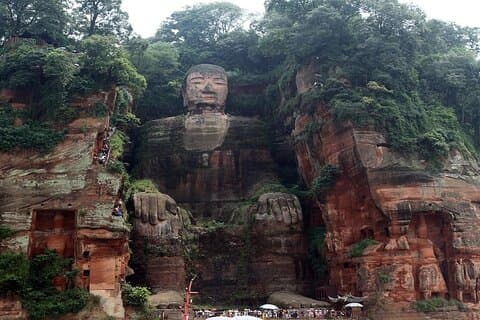 Private Tagestour zur Chengdu Panda Base und zum Leshan Giant Buddha