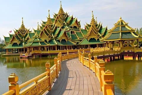 Utforska den antika staden Mueang Boran och Erawan Museum