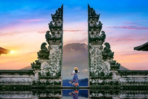 Tour de buceo de Bali en la laguna azul con el templo de la Puerta del Cielo