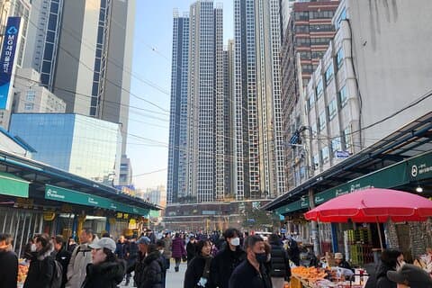 Promenade au marché CNN et barbecue sur le toit à Séoul-Est