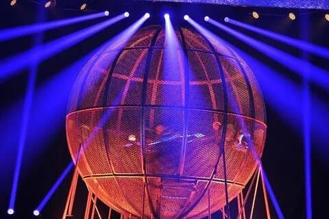 De uitverkoop van Rode Theater Acrobatiek in Peking eindigt binnenkort