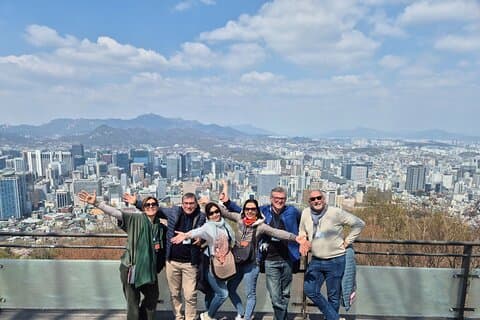 Signature Seoul : Netflix Sites, Street Food & N Seoul Tower