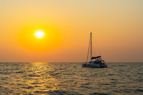 Torrevieja Sundowner-tur med katamaranen Apaleo