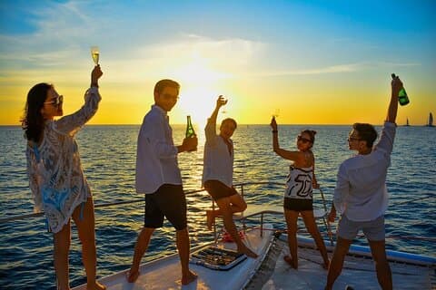 Phuket Coral Island en diner bij zonsondergang per luxe catamaran
