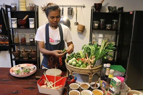 タイマーケットツアー&ピミーとバンコク中心部の料理教室