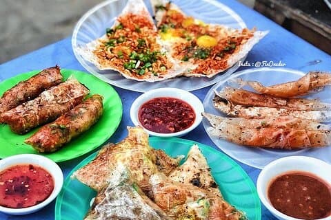 Tour privato di street food locale di Da Nang con spettacolo serale opzionale