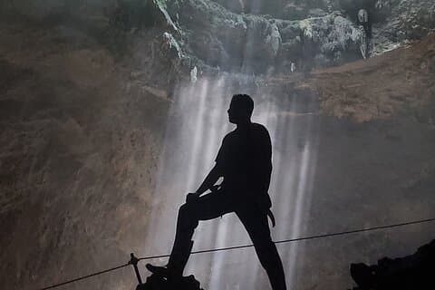Tour compartido de Yogyakarta : Cueva de Jomblang & Pindul con opción DRONE