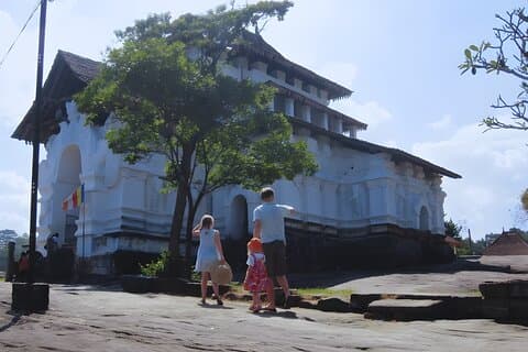 Kandy Countryside Crafts and Temple Experience avec déjeuner
