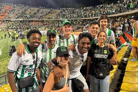 Omvisning på fotballstadion i Medellin og lokal opplevelse
