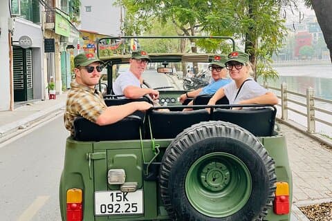 ハノイ市内ジープツアー半日: Food, Culture & Fun (4時間)