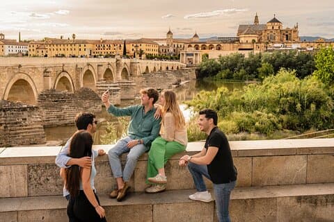 3 Städte an einem Tag: Cordoba, White Village & Ronda ab Sevilla