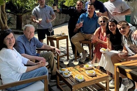 Maridaje de vinos semiprivado y almuerzo bajo limoneros en Sorrento