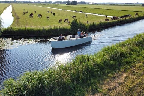 Leiden Canal Cruise: Private 2-Hour Tour on Canals & Kagerplassen