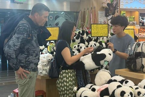 Excursão de meio dia Chengdu Panda Souvenir Shopping com sobremesa