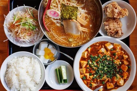Dîner restaurant japonais et coréen Chiyo avec spectacle de danse pour chats