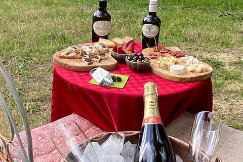 Matera : Trüffel- & Champagneraperitif unter alten Olivenbäumen