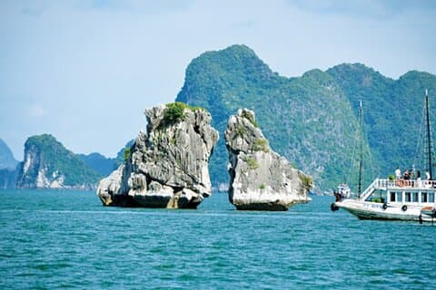 Halong Bay 4-Hour Cruise, Kayak, Heavenly Palace Cave from harbor