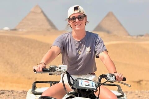 Utforsk Giza pyramider på en privat ATV eller kamel tur