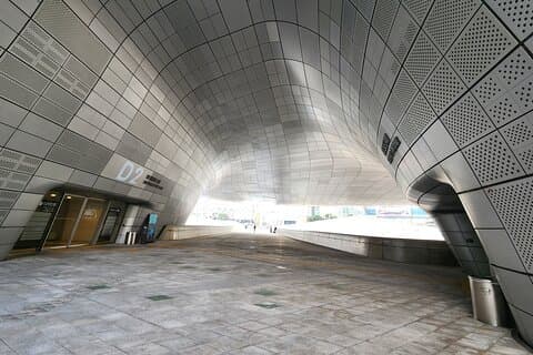 Fra Dongmyo Marked til DDP – Seoul Walking Tour