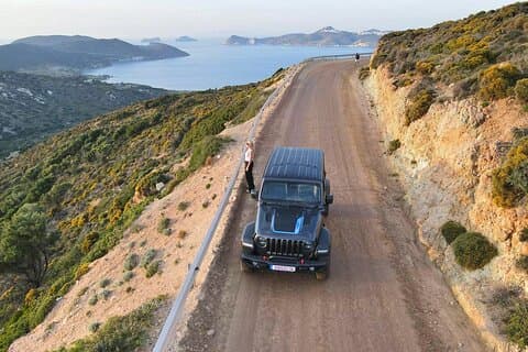 West Milos Jeep Adventure Spiagge nascoste e picnic al tramonto