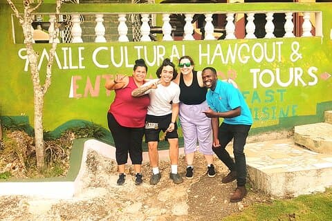 Bob Marley & Nine Mile Heritage Tour met bustransfer/Ocho Rios