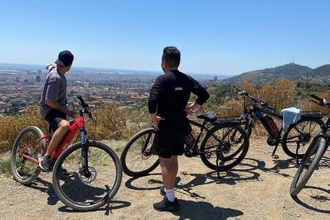 Barcelone à Tibidabo: Visite en vélo électrique avec des pierres précieuses cachées et des vues panoramiques