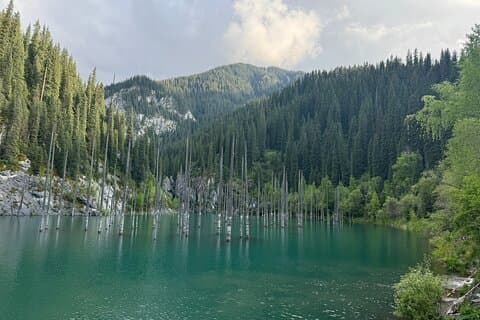 2-tägige private Tour zum Charyn Canyon, Kolsay und Kaiyndy Lakes