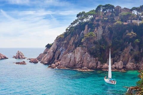 Tour Privado Costa Brava : Vela Todo Incluido & Snorkel