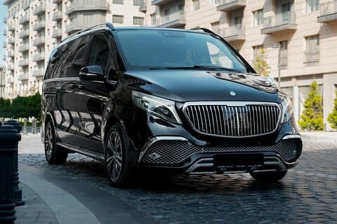 Trasferimento dall'aeroporto di Baku con Mercedes Classe V