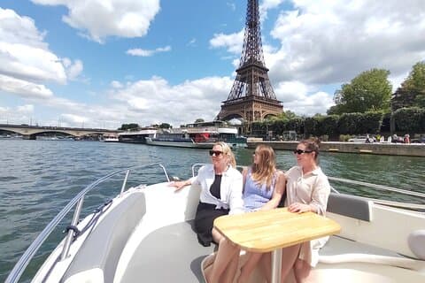Your Private boat Captain Guide Explore Historical Paris