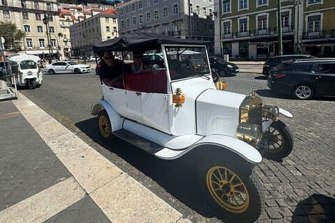 1 hour Tuk Tuk Panoramic Tour through Lisbon Miradours