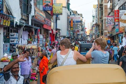 JK Travels Rent a Car - Veículos de luxo e confortáveis acessíveis