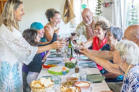 Kleine groep traditionele barbecue met lokale familie uit Bariloche