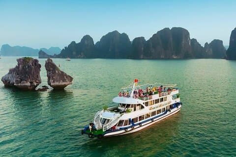 Ha Long Bay All-Inclusive Day Cruise fra Hanoi eller Tuan Chau havn