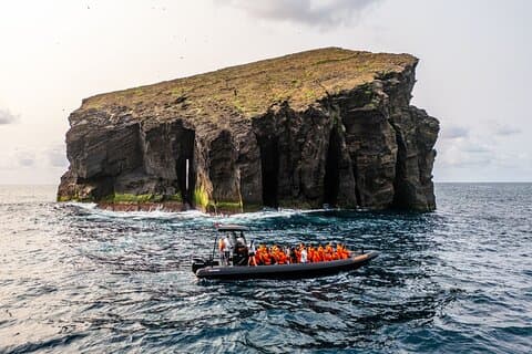 São Miguel: Private Boat Tour to the Mosteiros Islets