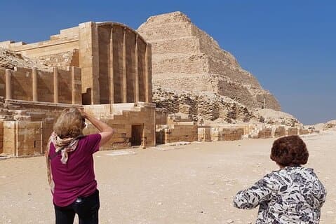 Saqqara und Memphis Stadt mit Pyramideneintritt und Mittagessen