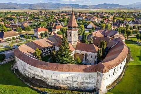 Explorez les vues panoramiques et le mysticisme de Transylvanie autour de Brasov