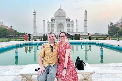 Excursión al Taj Mahal desde Delhi en coche AC con comida de 5 estrellas