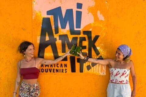 A Mi Mek It - kulturell gavebutikk