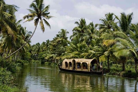 Kerala Beauty, Kochi with Alleppey Houseboat Cruise -03 Days Tour
