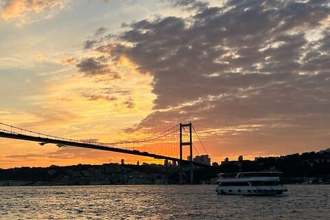 Profitez du Bosphore d’Istanbul : 2 - Heures Croisières de jour, coucher de soleil et nuit