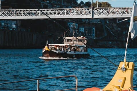Port Cruise by 6 bridges on a traditional Rabelo boat