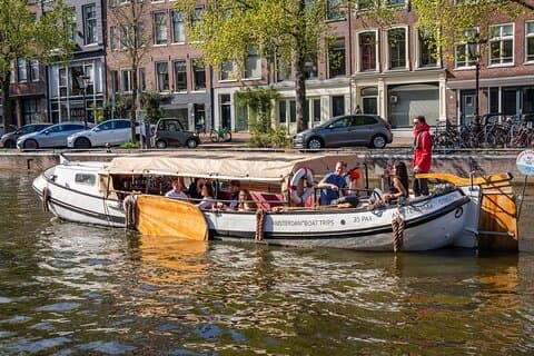 Amsterdam båttur med holländska minipannkakor